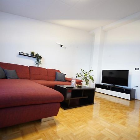 Apartments Loncar-Near Zrce Beach Novaglia Esterno foto