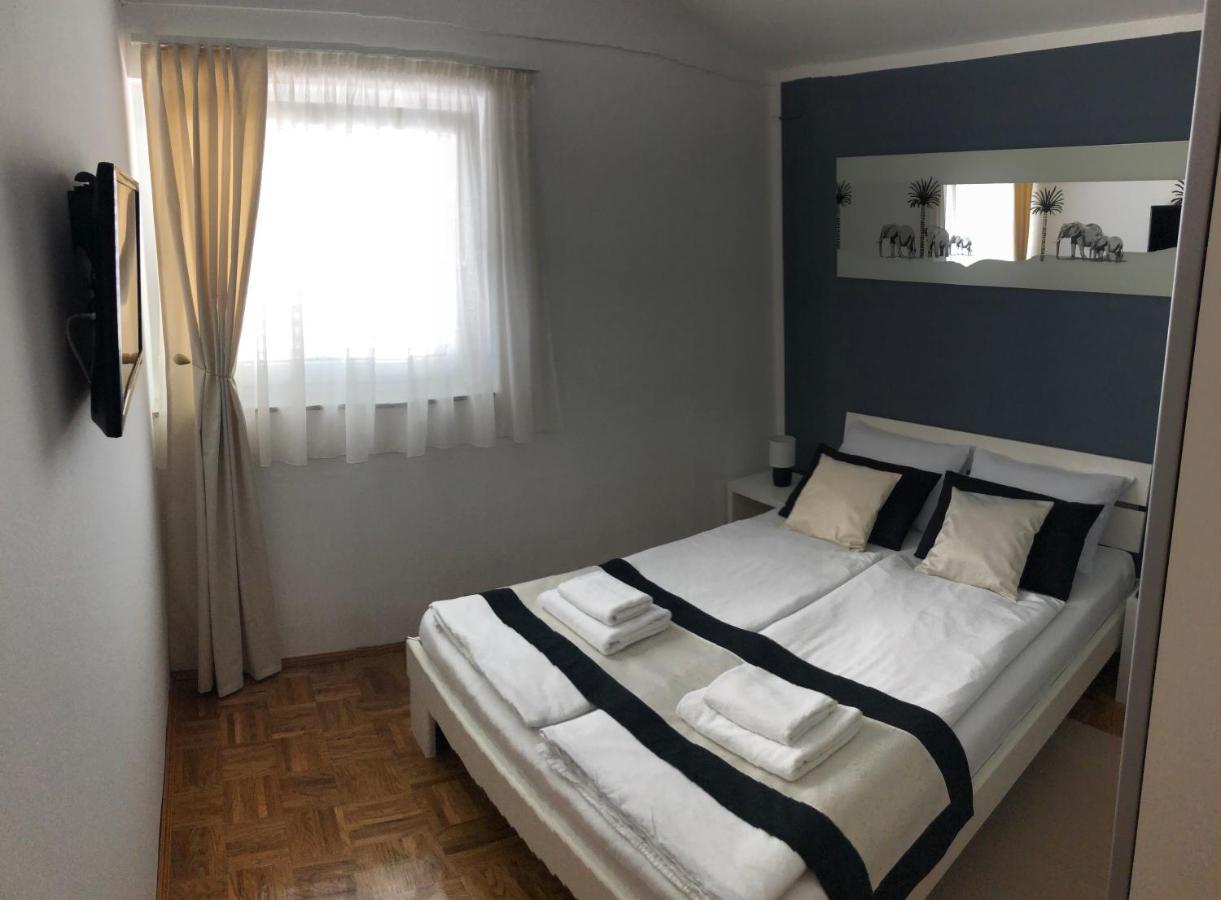 Apartments Loncar-Near Zrce Beach Novaglia Esterno foto