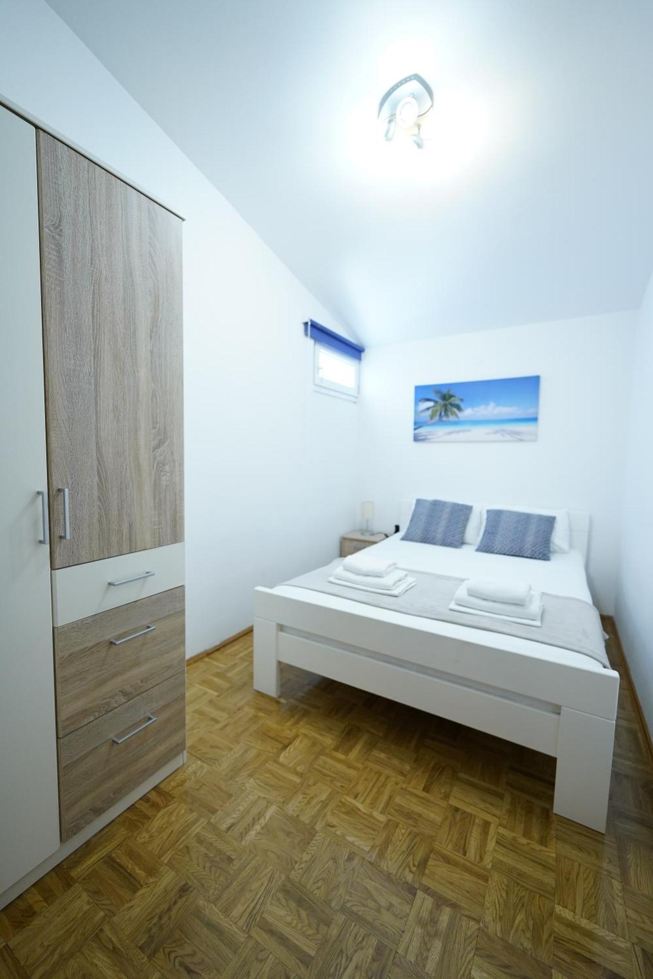 Apartments Loncar-Near Zrce Beach Novaglia Esterno foto