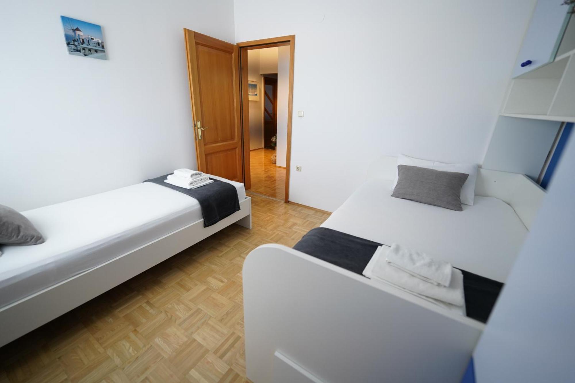 Apartments Loncar-Near Zrce Beach Novaglia Esterno foto