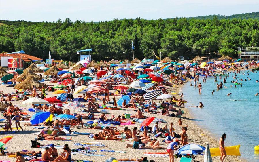 Apartments Loncar-Near Zrce Beach Novaglia Esterno foto